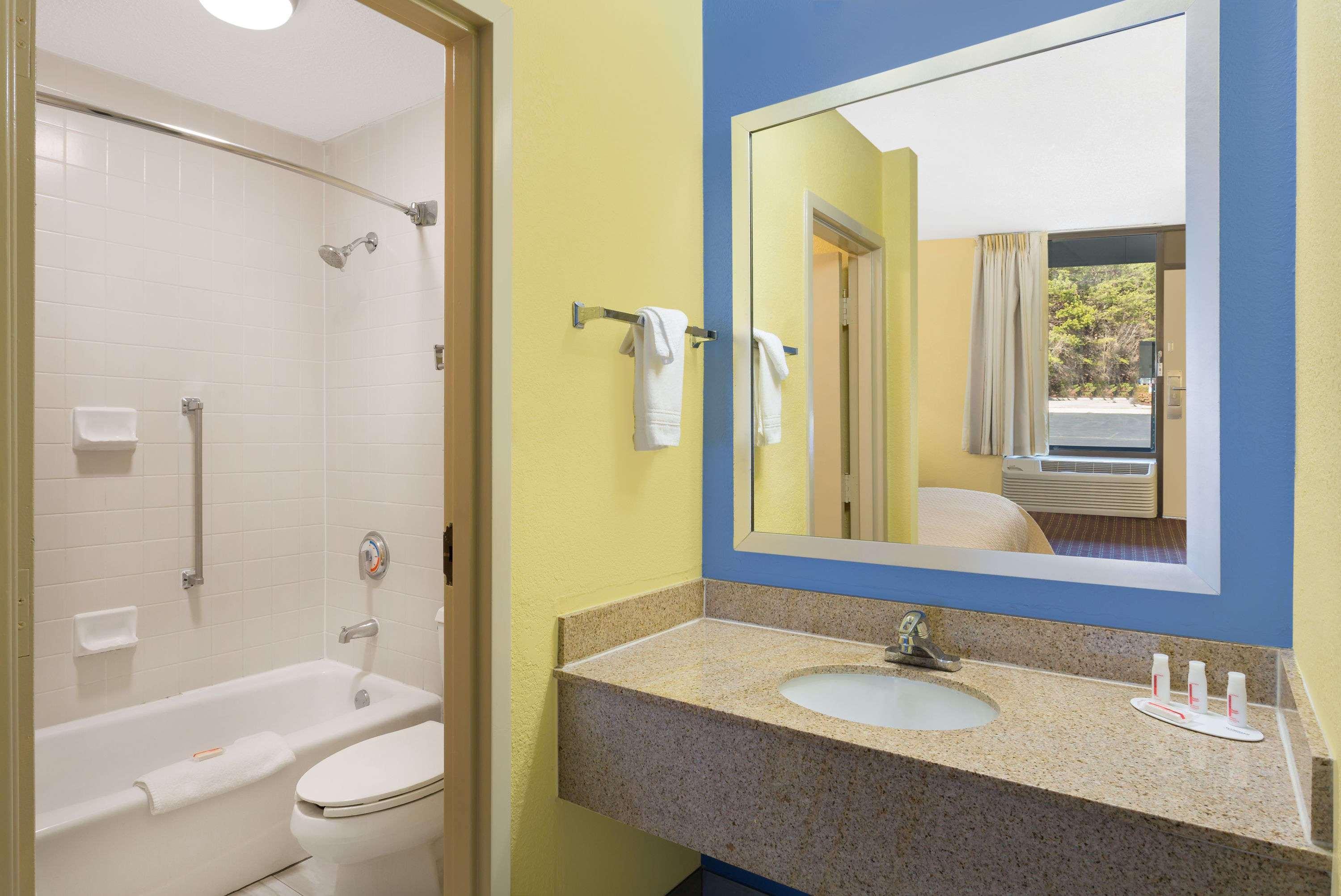 Days Inn By Wyndham Mocksville Exterior foto